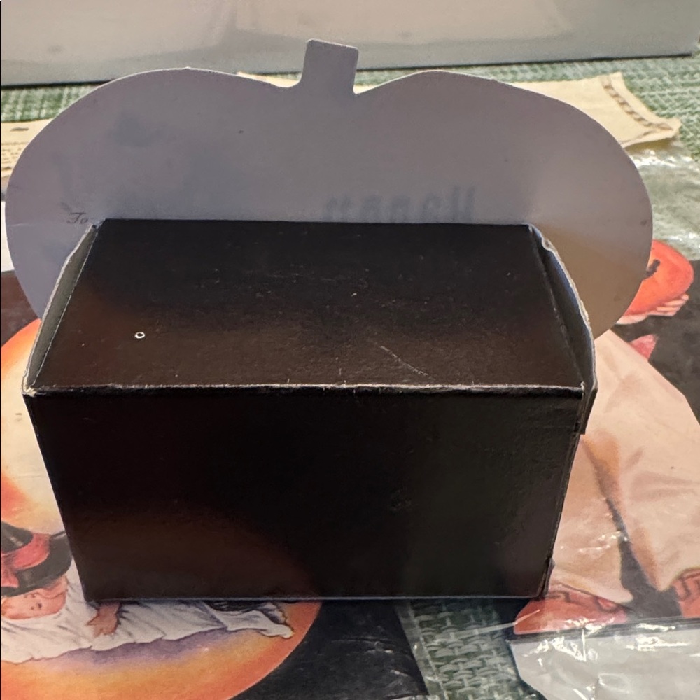 Halloween Candy Boxes, Vintage, Victorian Repros.
4 Packaged Boxes C-1990’s - Picture 11 of 12